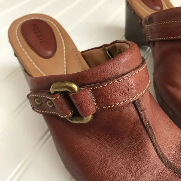 Fossil Leather Clogs  - Picture 7 of 8